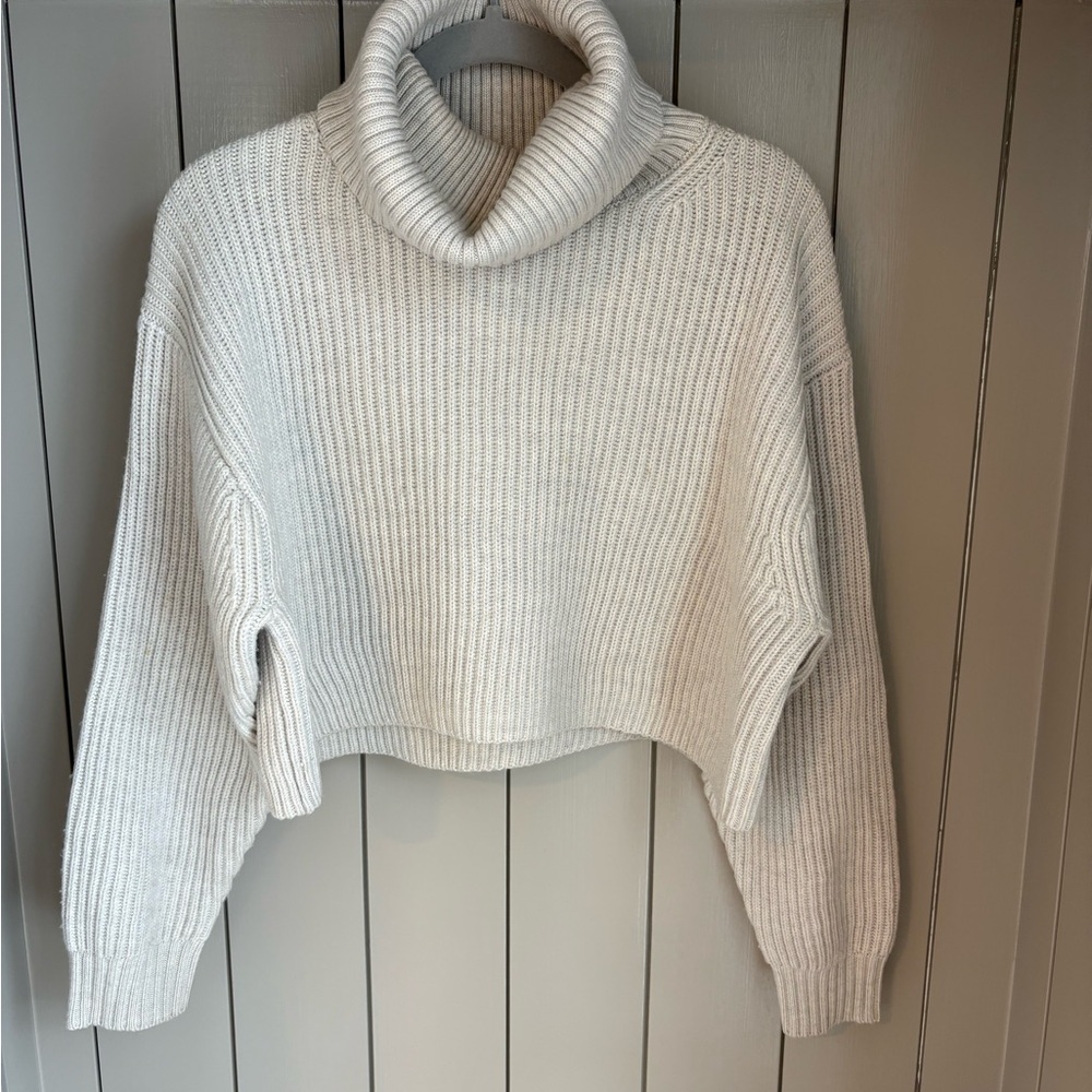 NWT Aritzia Babaton Guell Turtleneck Sweater Sz Small light gray “Heather Birch”